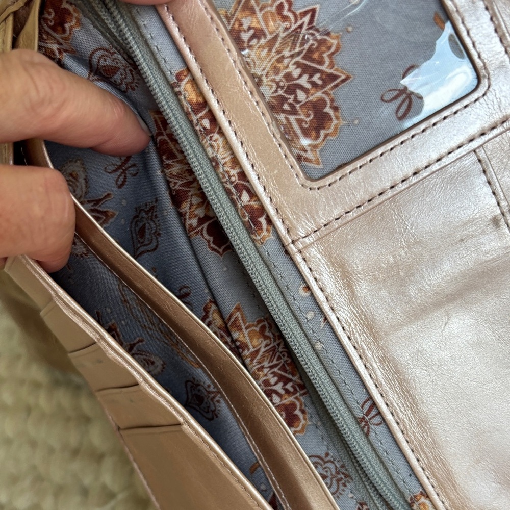 Hobo Metallic Rose Gold Women’s Fold-Over Clutch Wallet - Picture 4 of 8